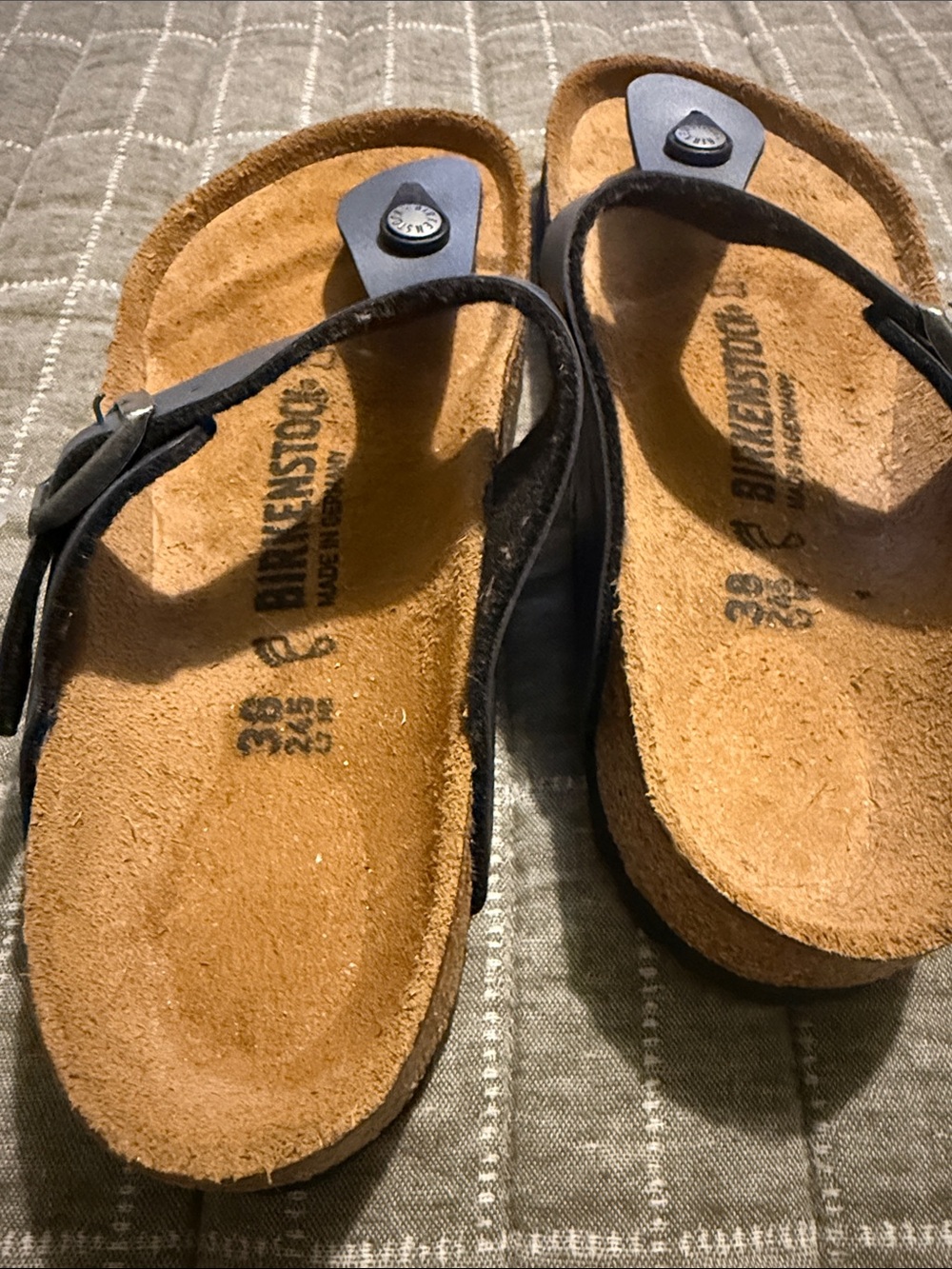 Birkenstock Gizeh Sandals in Metallic Steel gray new 38 - Picture 4 of 7